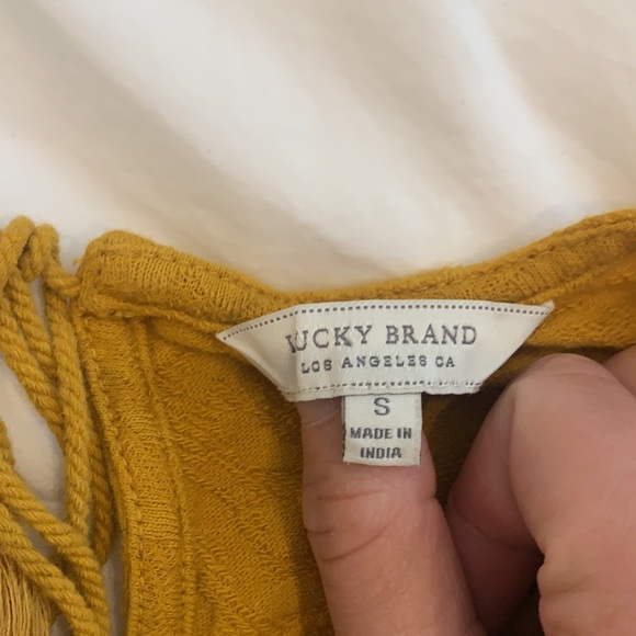 Lucky brand mustard flowy tank size small - Picture 2 of 2